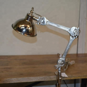 Lampe et éclairage décoratifs, en laiton doré, 2 pièces - Product Image 1