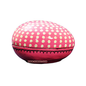 Cajas Decorativas en Forma de Huevo de Pascua con Lunares Rosas Pintadas a Mano en Papel Maché - Product Image 1
