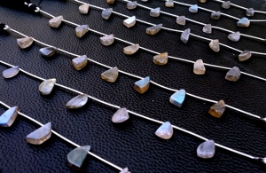Labradorite naturelle forme fantaisie bleu Flashy lisse perles de créateur fabrication de pierres précieuses bijoux en gros - Product Image 4
