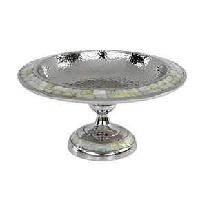 Plato Redondo de Aluminio con Diseño de Nácar Martillado, También Sirve como Soporte para Tartas - Product Image 1