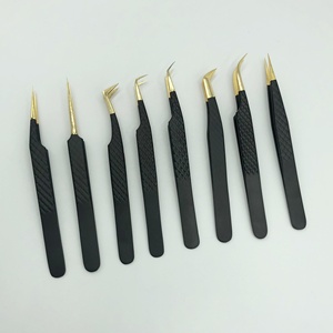 Pinzas para Pestañas con Punta Dorada en Negro Mate, Acero Inoxidable, Punta Puntiaguda, Sostenibles, Probadas a Mano, Pinzas para Extensión de Pestañas - Product Image 2