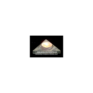 Porte-bougie en pierre ollaire en forme de triangle - Product Image 1