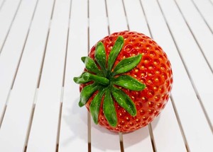 Artisanat en résine, décoration personnalisée, fruits en polyrésine, fraises/pommes - Product Image 2