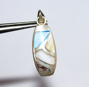 จี้เงินแท้ 925 ประดับมุกธรรมชาติ Memoria Jewels ขนาด 1 3/4 นิ้ว ยาว ได้รับการรับรองจาก GIA ดีไซน์ทันสมัย ทำด้วยมือ - Product Image 3