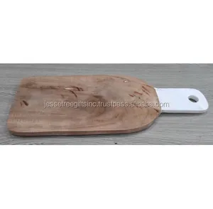Planche à découper en bois avec finition polonaise en bois naturel forme carrée poignée en marbre blanc de qualité véritable pour servir