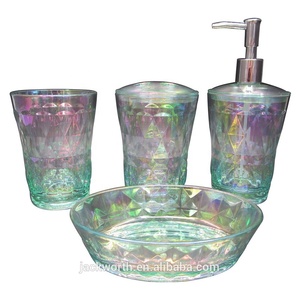 Ensemble d'accessoires de salle de bain en plastique à l'éclat arc-en-ciel - Product Image 2