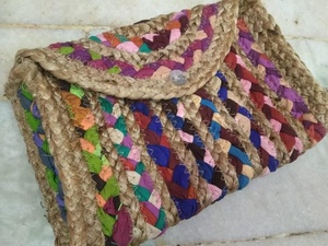 Bolso de mano de noche con cuentas hecho a mano para mujer, Material de yute, forro de algodón, patrón de logotipo, casa de exportación Guru Kirpa India - Product Image 2