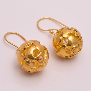 Bijoux de boucle d'oreille en laiton plaqué or de haute qualité, bijoux plaqués or vermeil 18 carats, fournisseur de bijoux en laiton antique - Product Image 1