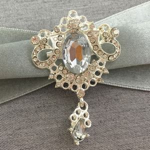 Boîte d'invitation de mariage en argent pièces, broche originale en soie - Product Image 2