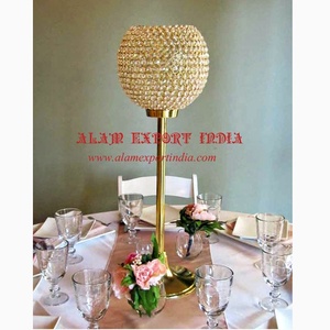 Centro de Mesa de Boda de Cristal y Aluminio Hecho a Mano en Color Dorado - Product Image 1