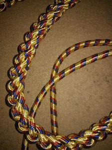 Cordones Ceremoniales con Puntas Metálicas – Trenzas de Hombro para Uniformes de Vestir - Product Image 2