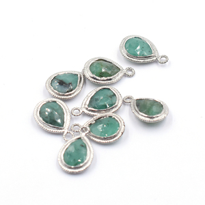 Colgante de Plata de Ley 925 con Bisel en Forma de Pera Esmeralda, Chapado en Plata, Hecho a Mano - Product Image 4