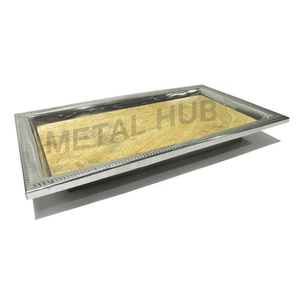 Bandeja de servicio rectangular personalizada con tablón de madera y patrón de metal ovalado para servir comida en casa - Product Image 1