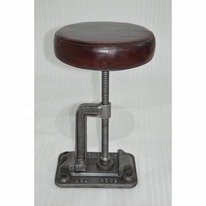Tabouret de Bar Vintage de Style Industriel Siège en Cuir Ajustable et Cadre en Fer pour la Maison Salon Cuisine ou Jardin Salle à Manger - Product Image 1