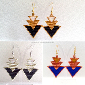Boucles d'oreilles 3 triangles en perles Miyuki Delica, plusieurs couleurs, créations artisanales - Product Image 1