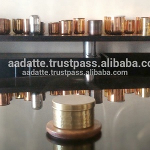 Pot de bougie parfumée en métal cuivré martelé à la main décoration de maison de luxe avec échantillon de gravure de logo privé disponible - Product Image 3