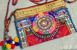 Bolso de Hombro Étnico Tribal Indio Vintage, Hecho a Mano, de Tela Banjara, Ecológico, Multicolor, 2018 - Product Image 2
