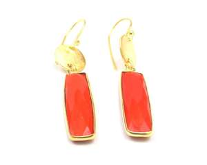 Nouvelle pierre précieuse de corail rouge avec un cadeau à la mode en forme de rectangle fait à la main plaqué or pour sa boucle d'oreille Boho - Product Image 2