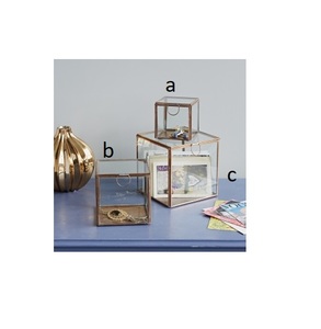 Joyero cuadrado de latón y vidrio con marco de metal para almacenamiento y decoración - Product Image 1