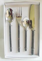 Juego de 4 cubiertos de acero inoxidable ecológicos con mango de resina - Product Image 2