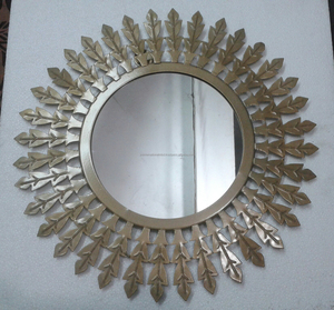 Miroir mural décoratif contemporain et marocain de haute qualité en métal doré - Product Image 1