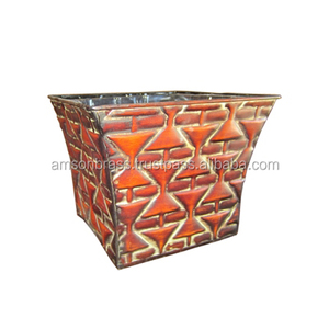 Macetas y macetas de flores para bañera, diseño decorativo en relieve, de Metal - Product Image 6