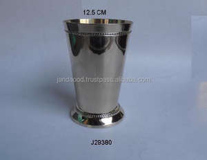 Coupe à julep en laiton moulé avec finition polie miroir, coupe à julep en métal perlé, spécialité pour les cocktails - Product Image 3