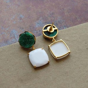 ต่างหูเม็ดเดี่ยวสีเขียวสีขาวดรูซี่อาเกตต่างหูโลหะผสมทองเหลืองแบบสั้นห้อยสำหรับงานแต่งงานงานเลี้ยงเจ้าสาวงานหมั้นสำหรับของขวัญ - Product Image 2