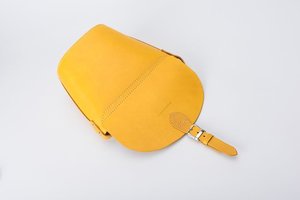 กระเป๋าสะพายหนังวัวสำหรับผู้หญิง,กระเป๋าสะพายไหล่ทรงสี่เหลี่ยมคางหมูแบบแฮนด์เมด TLL-0065 - Product Image 3