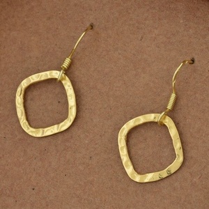 Pendientes colgantes de resorte liso chapados en oro y plata de ley sólida 925, fabricante exportador de joyería hecha a mano POR CASA DE PLATA - Product Image 3