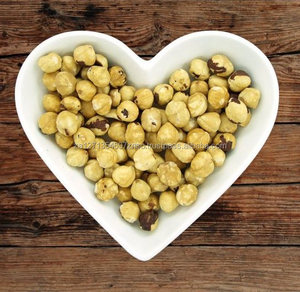 Mélange de fruits secs naturels et sains avec des noisettes, des cacahuètes, des amandes, des noix de cajou et des noyaux de walnats - Product Image 3