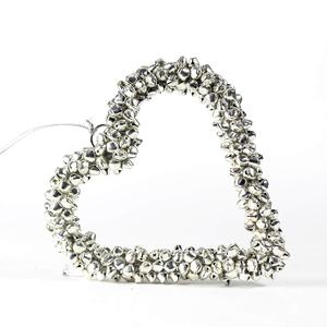 เครื่องประดับคริสต์มาสขายส่ง กระดิ่งโลหะรูปหัวใจสีเงิน ของตกแต่งคริสต์มาส - Product Image 2