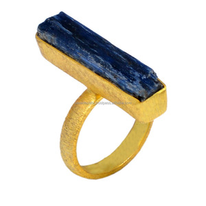 Bague en pierre précieuse brute de kyanite bleue Bague en argent sterling 925 plaqué or Bague à la mode pour cadeau de mariage. - Product Image 1