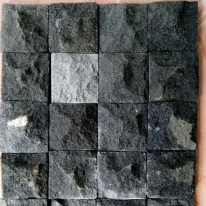 pedra hitam bruta e uma pedra vulcanica de tonalidade escura，variando entre o cinza escuro e o preto