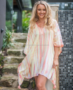 ชุดว่ายน้ำดีไซน์เนอร์สำหรับผู้หญิง,เสื้อคลุมชายหาดปอนโชแบบสั้นมัดย้อมผ้าเรยอนปี2019 - Product Image 1