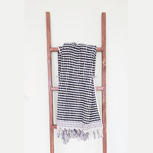 Pop-toalla turca con diseño de Pompón, bordado a mano con diseño Toalla de baño de playa, en blanco y negro, azul marino y blanco, fouta kikoy - Product Image 2