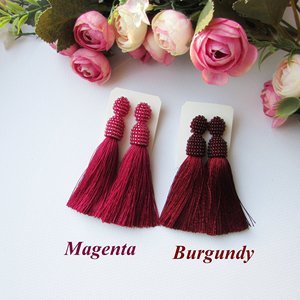 Boucles d'oreilles tendance bordeaux à pompons en soie - Product Image 1