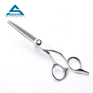 Ciseaux à effiler les cheveux incurvés en acier inoxydable de conception OEM repose-doigts réglables vernis droits pour une coupe de cheveux de barbier de qualité - Product Image 6