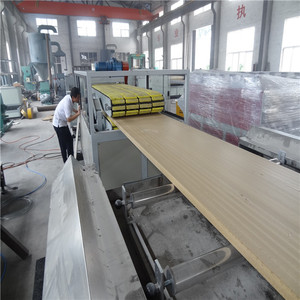 木材とプラスチックの複合ドアボード製造機 - Product Image 5