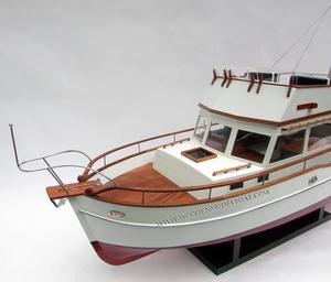 Modelo de Yate Deportivo de Madera GRAND BANKS 32 (Casco Rojo) - Barco de Madera Artesanal - Product Image 1