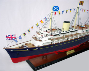 Maqueta de Barco de Madera HM ROYAAL YACHT BRITANNIA, Artesanía, Regalo Novedoso, Estilo Náutico, Decoración del Hogar Europea - Product Image 1