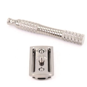 <span class=keywords><strong>Rasoir</strong></span> de sécurité en laiton à double tranchant en métal <span class=keywords><strong>traditionnel</strong></span> moleté YAQI pour hommes - Product Image 4