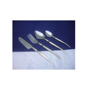 Couverts Ensemble avec Boîte 304 En Acier Inoxydable Mat Couleur Personnalisée Logo De Luxe Hôtel De Mariage Vente Chaude Faible QUANTITÉ MINIMALE DE COMMANDE Or et Noir Arc-En- - Product Image 1