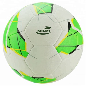 Balón de fútbol de cuero Sialkot hecho a mano con material duradero - Product Image 1