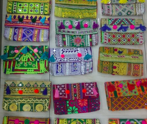 Pochette de soirée colorée vintage Banjara faite à la main - Product Image 2
