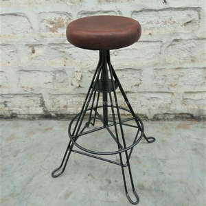 Tabouret de bar industriel moderne en fer avec siège en cuir vintage pour bureau à domicile - Product Image 1
