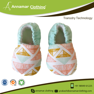 Bottes pour bébé nouveau-né, livraison gratuite, Service OEM, avec étiquette privée, semelle souple 100% en coton biologique, vente en gros - Product Image 3
