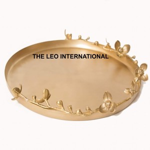 Plateau décoratif en aluminium résistant à la rouille pour la décoration de la maison, adapté pour contenir des fruits, des noix ou des ornements - Product Image 1