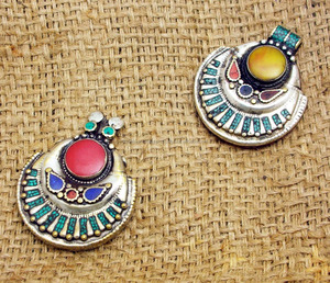 Ámbar Natural y de piedras preciosas de Coral tibetano Vintage nepalí antiguo colgante de la joyería para las mujeres - Product Image 1