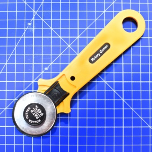 Hot Selling Craft <b>Tool</b> Made in Taiwan 45mm diameter Textile Fabric Rotary Cutter <b>Knife</b> - Product Image 6